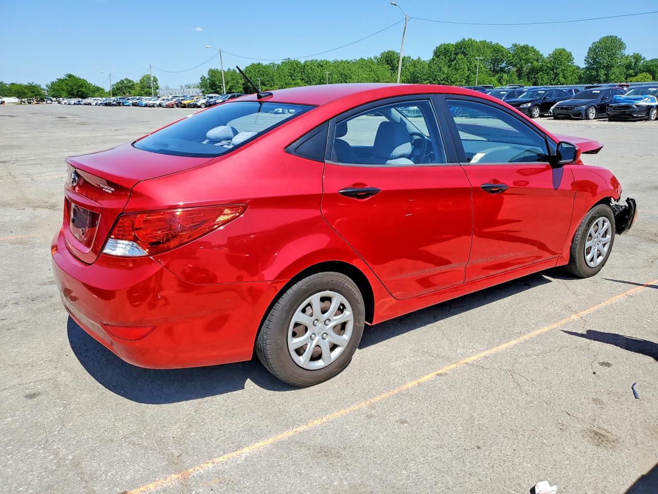2012 Hyundai Accent Gls - Фото 3