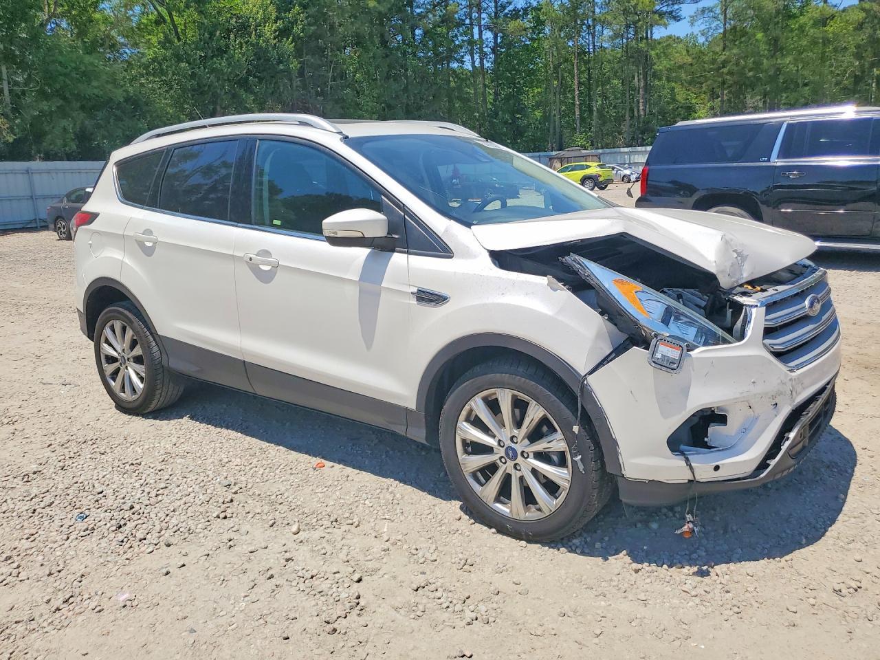 2017 Ford Escape Titanium - Image 4