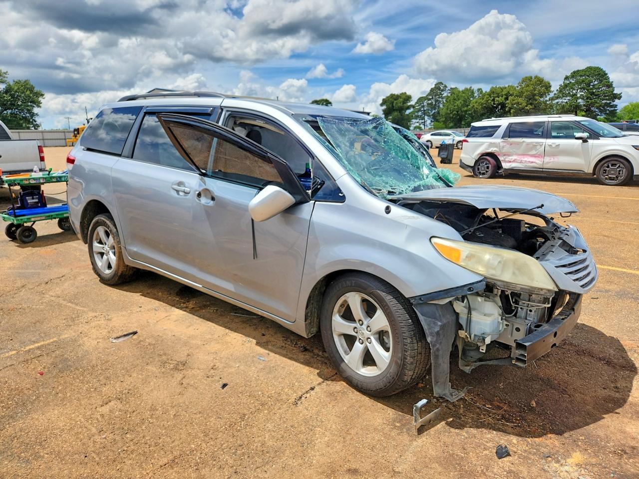 2011 Toyota Sienna Le - Фото 4