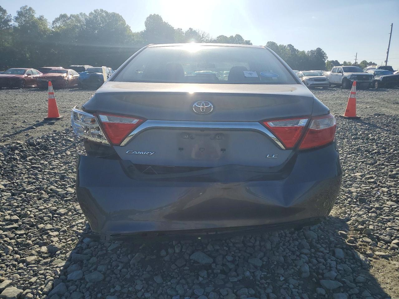 2016 Toyota Camry Le - Фото 6