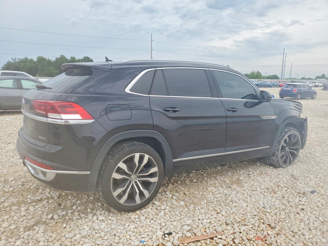 2020 Volkswagen Atlas Cross Sport Sel Premium R-Line - Image 3