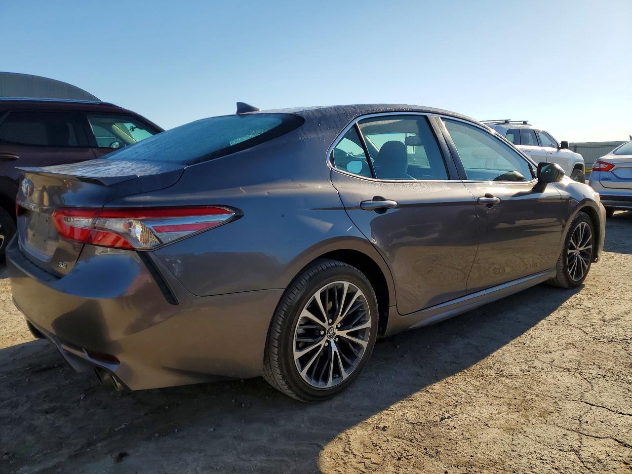2018 Toyota Camry Se - Image 3