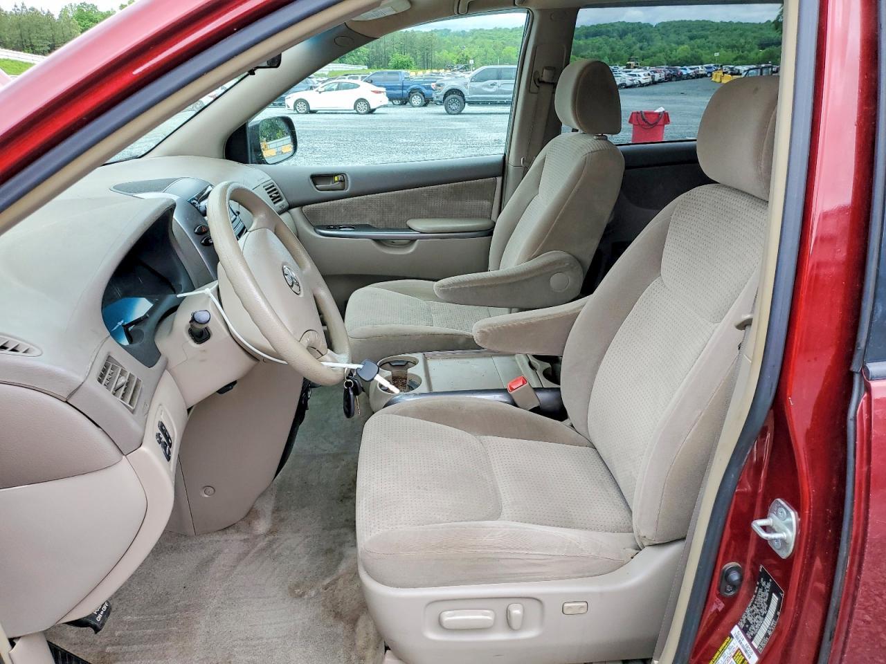 2008 Toyota Sienna Le 8-Passenger - Фото 7