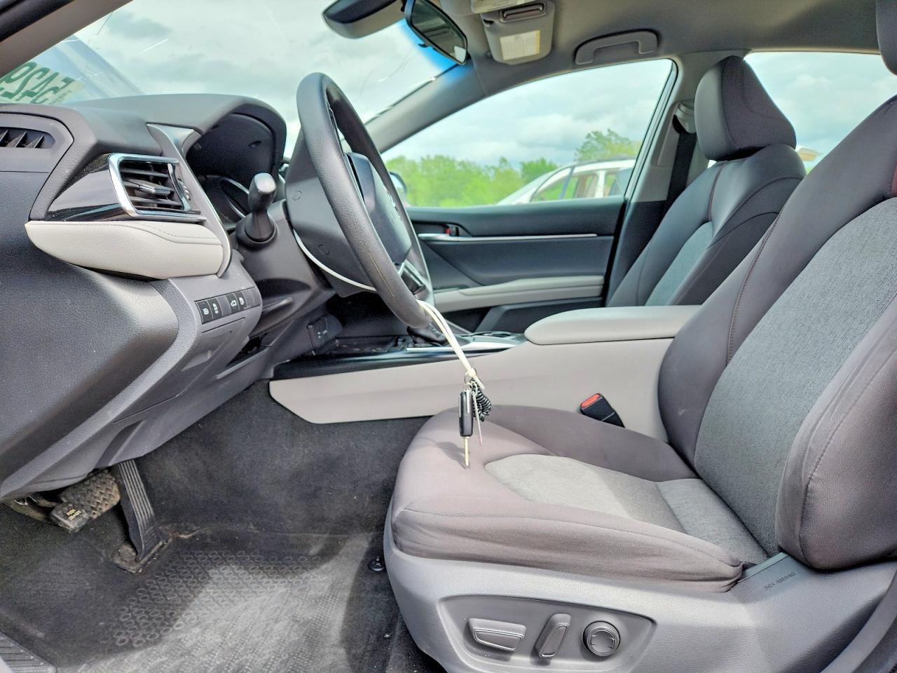 2018 Toyota Camry Le - Image 7