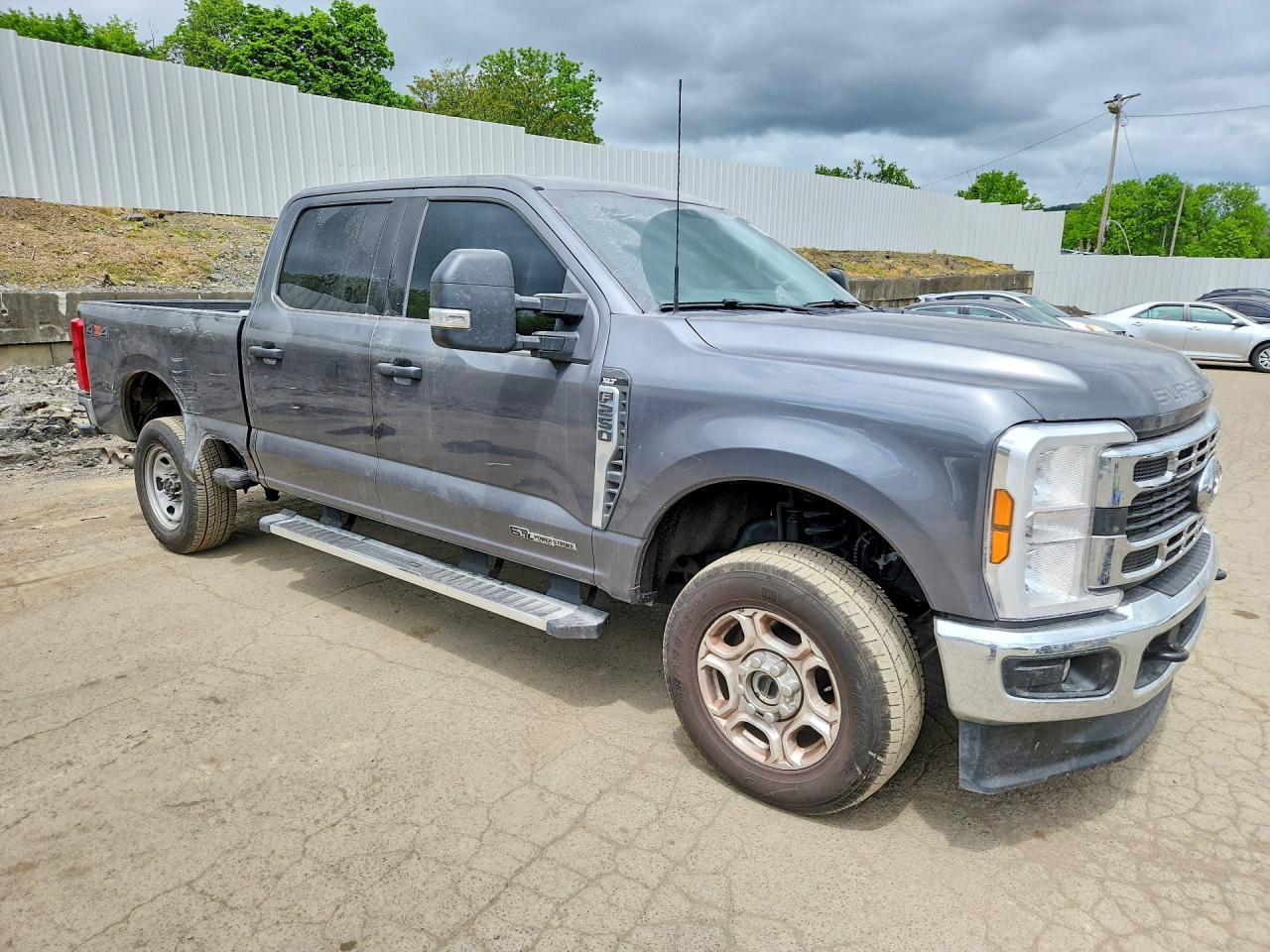 2025 Ford F250 Super Duty - Image 4
