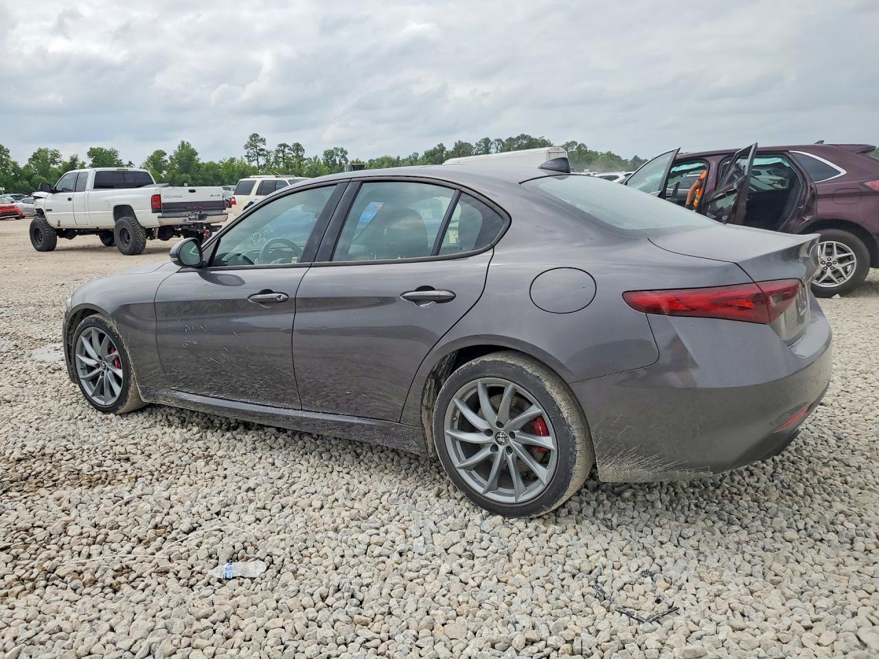 2022 Alfa Romeo Giulia - Фото 2