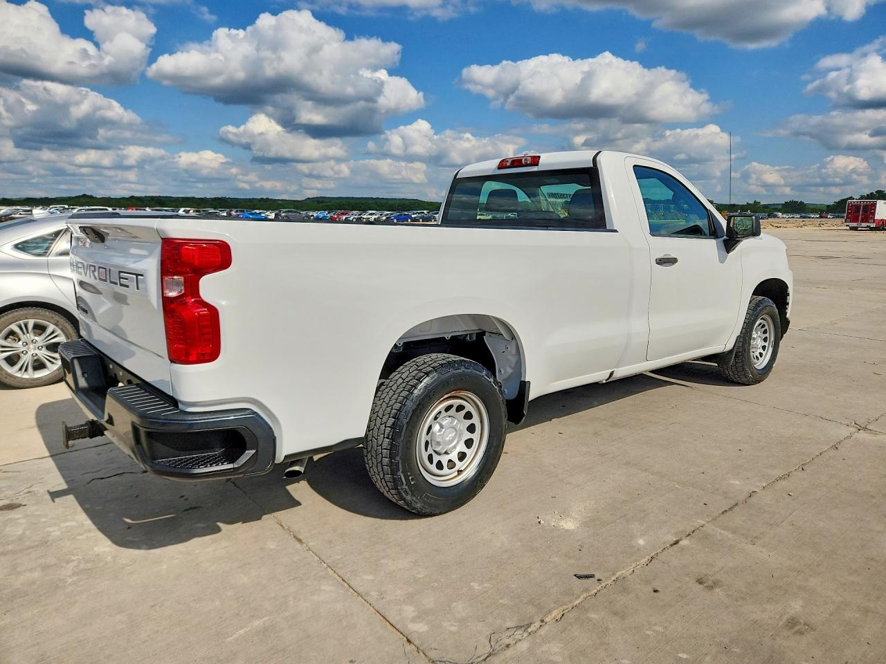 2021 Chevrolet Silverado C1500 - Фото 3