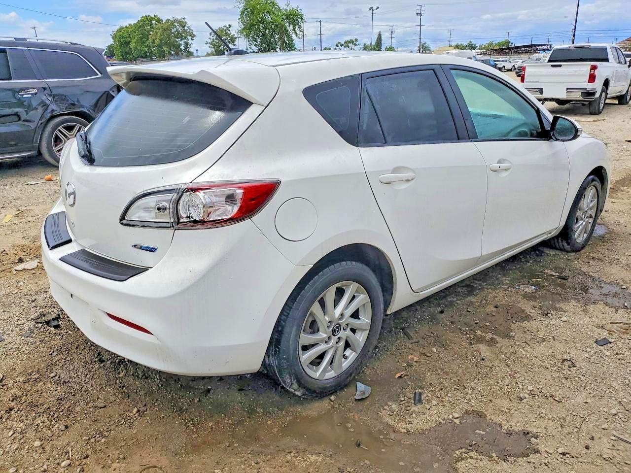 2013 Mazda 3 I - Image 3