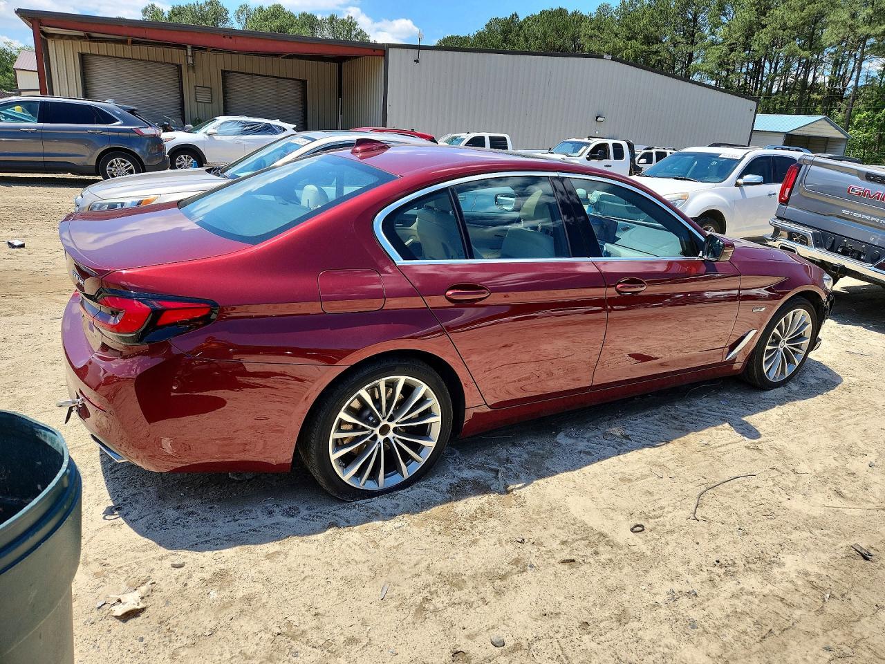 2023 BMW 530Xe - Фото 3