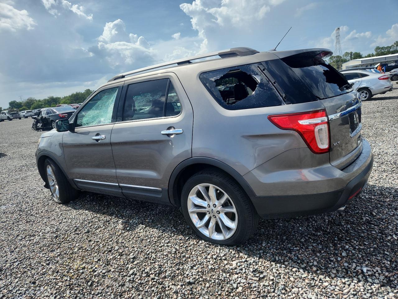 2011 Ford Explorer Xlt - Image 3