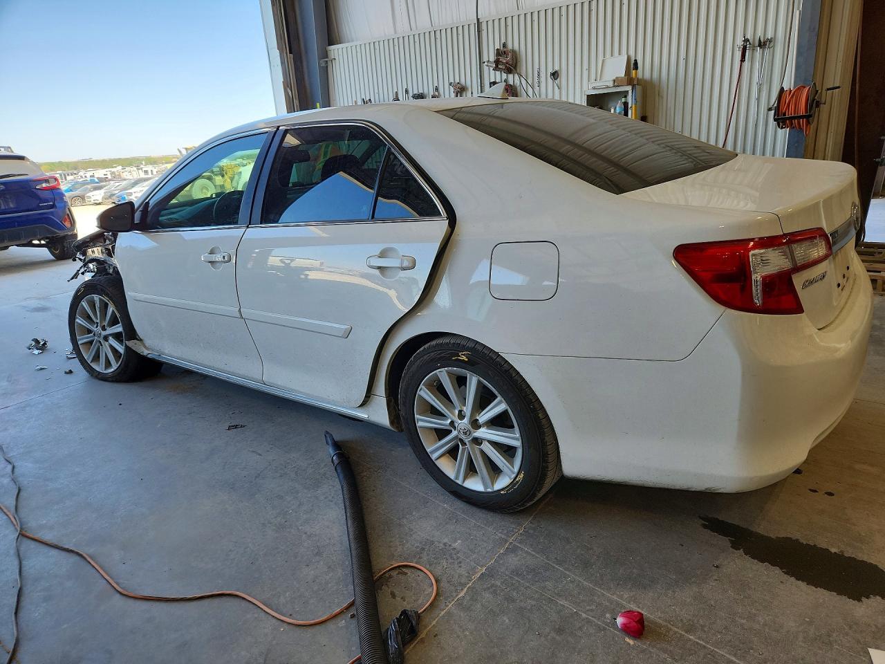 2013 Toyota Camry Hybrid Xle - Image 2