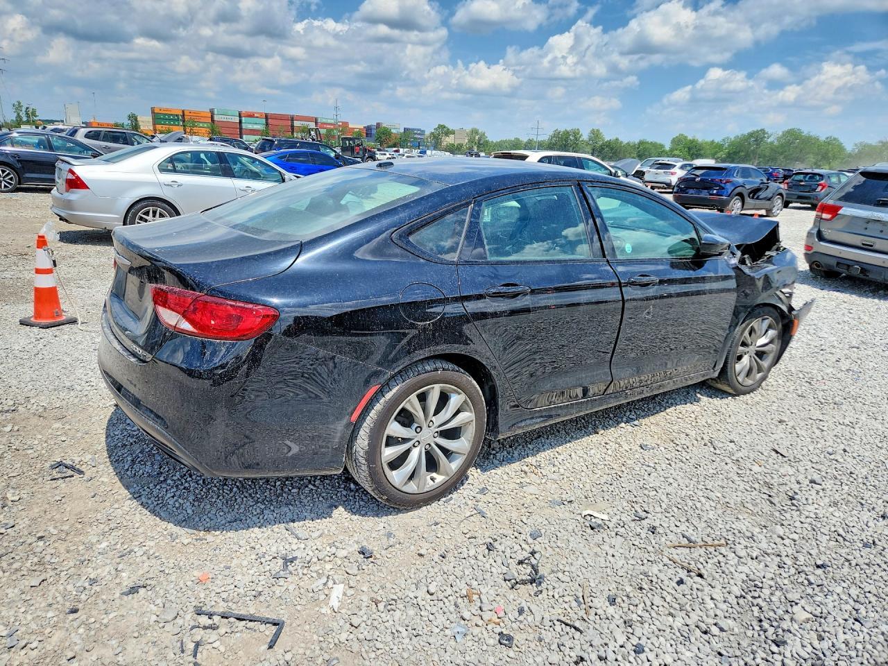 2015 Chrysler 200 S - Image 3