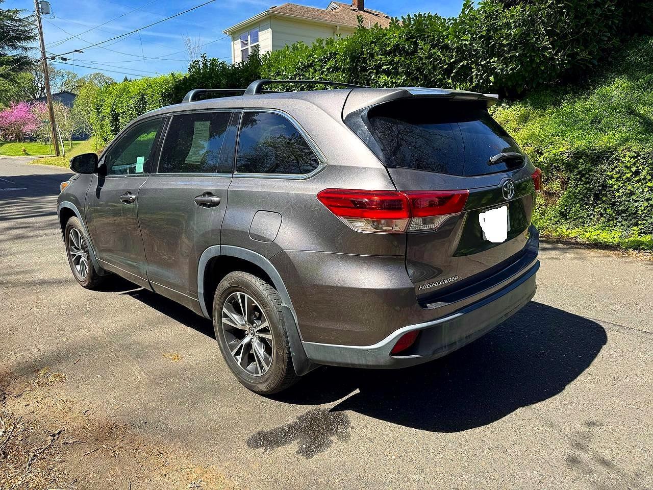 2017 Toyota Highlander Le - Фото 3
