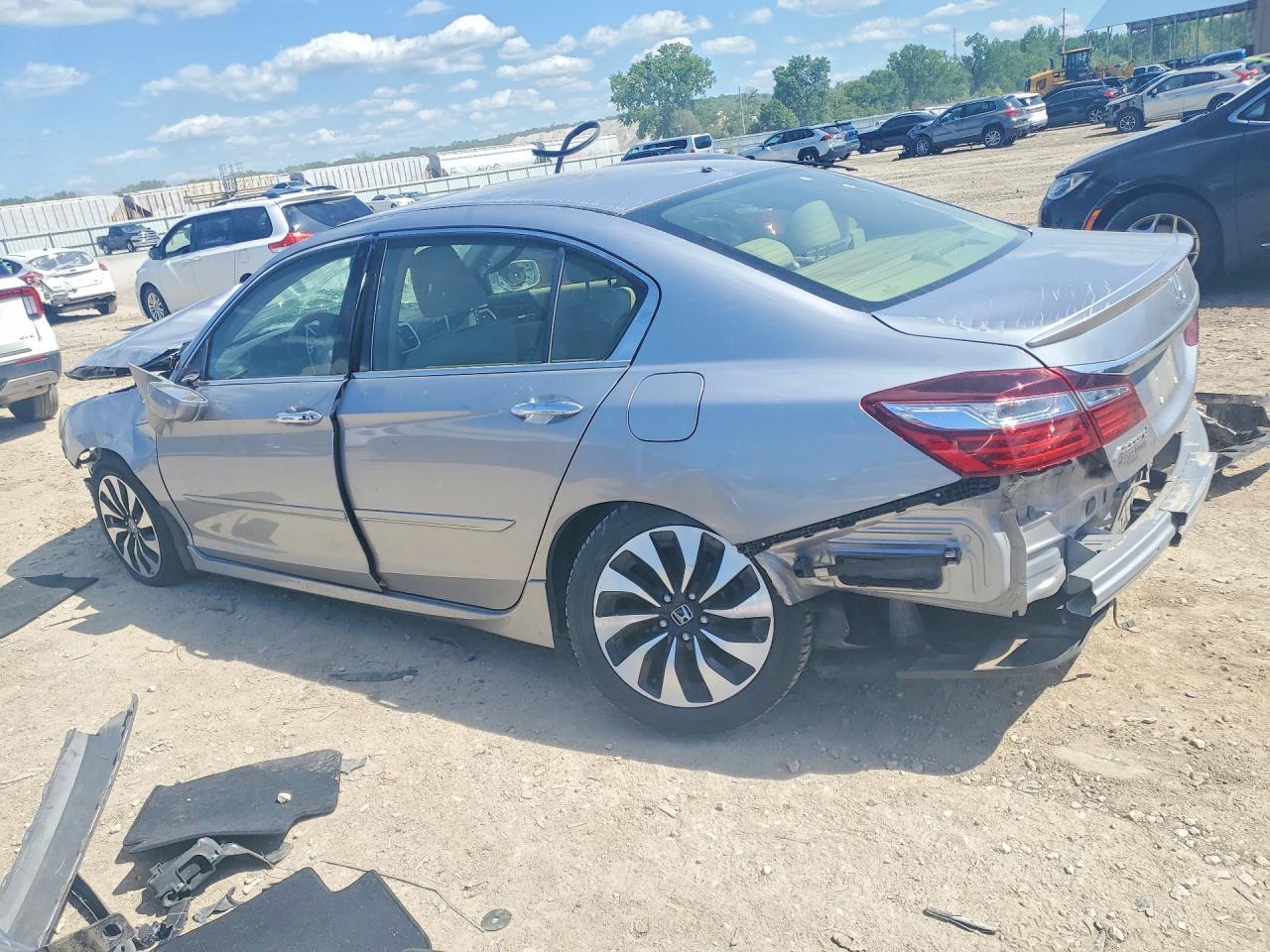 2017 Honda Accord Touring Hybrid - Фото 2
