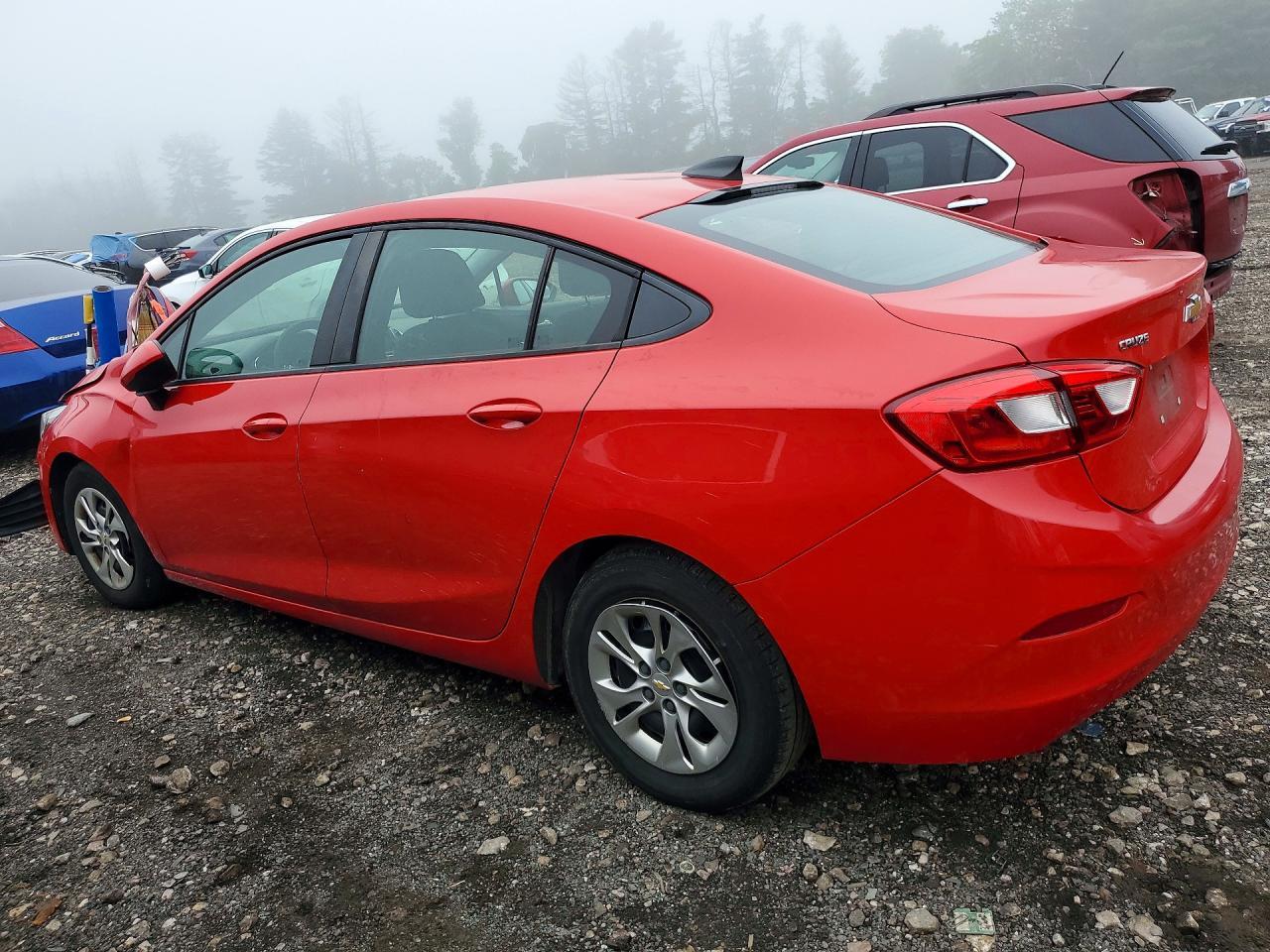 2019 Chevrolet Cruze - Image 2