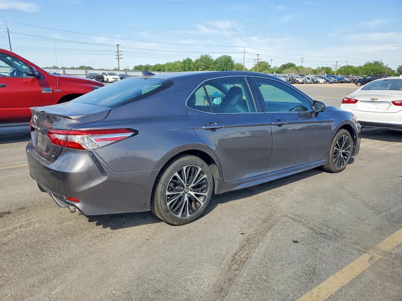 2019 Toyota Camry Se - Image 3