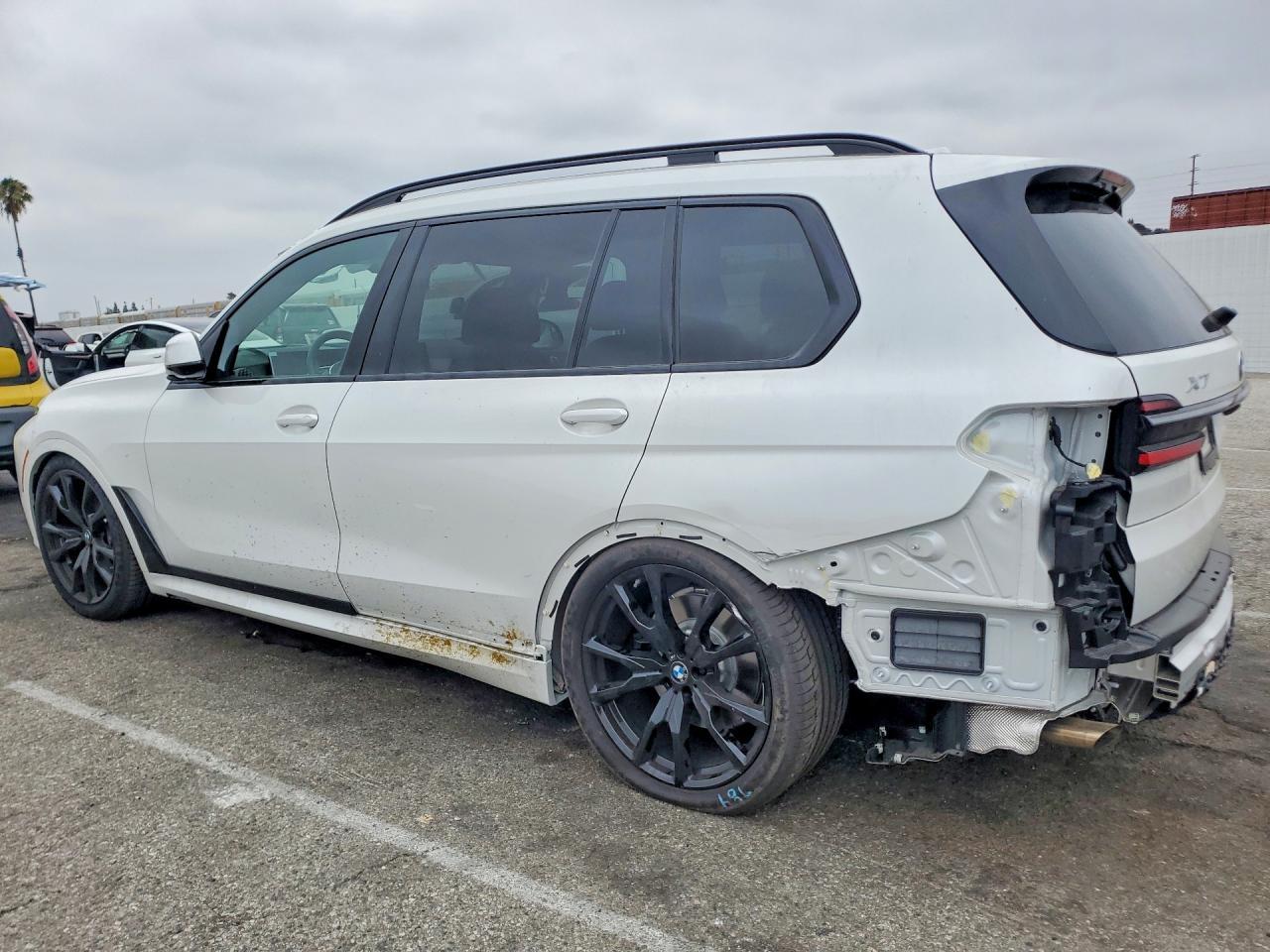 2026 BMW X7 xDrive40I - Фото 2