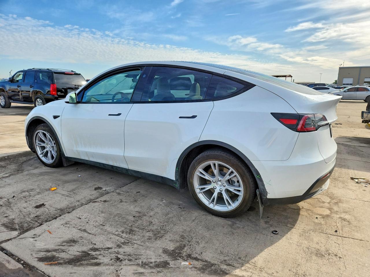 2023 Tesla Model Y - Фото 2