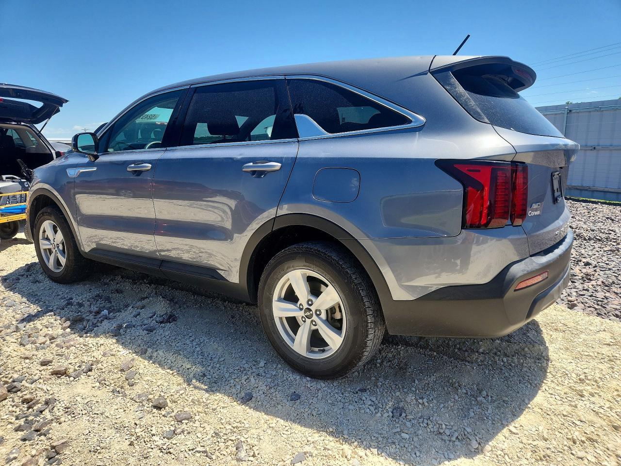 2022 Kia Sorento Lx - Image 2
