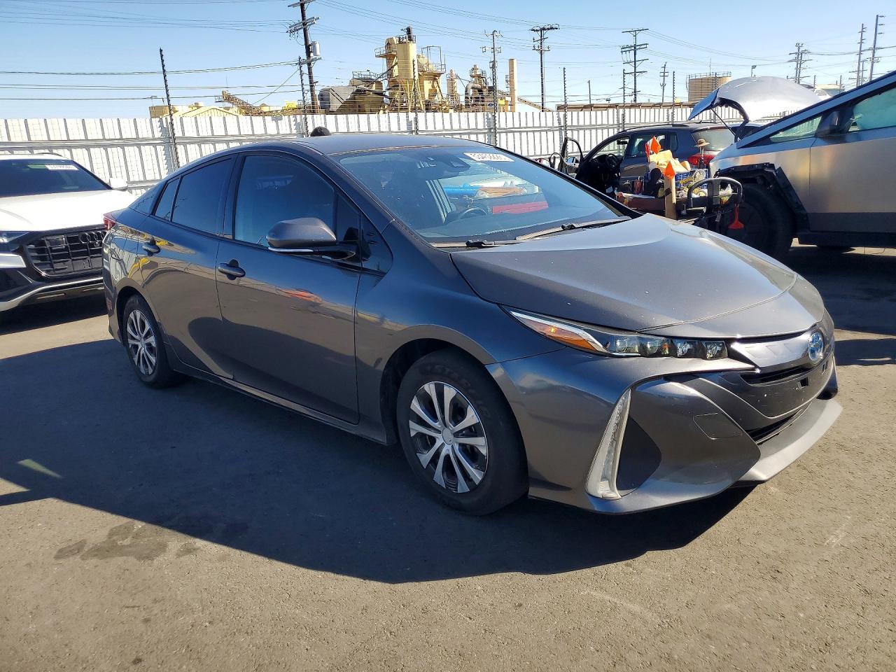 2020 Toyota Prius Prime Le - Image 4