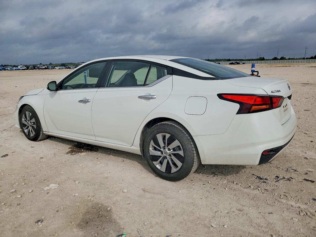 2022 Nissan Altima S - Image 2