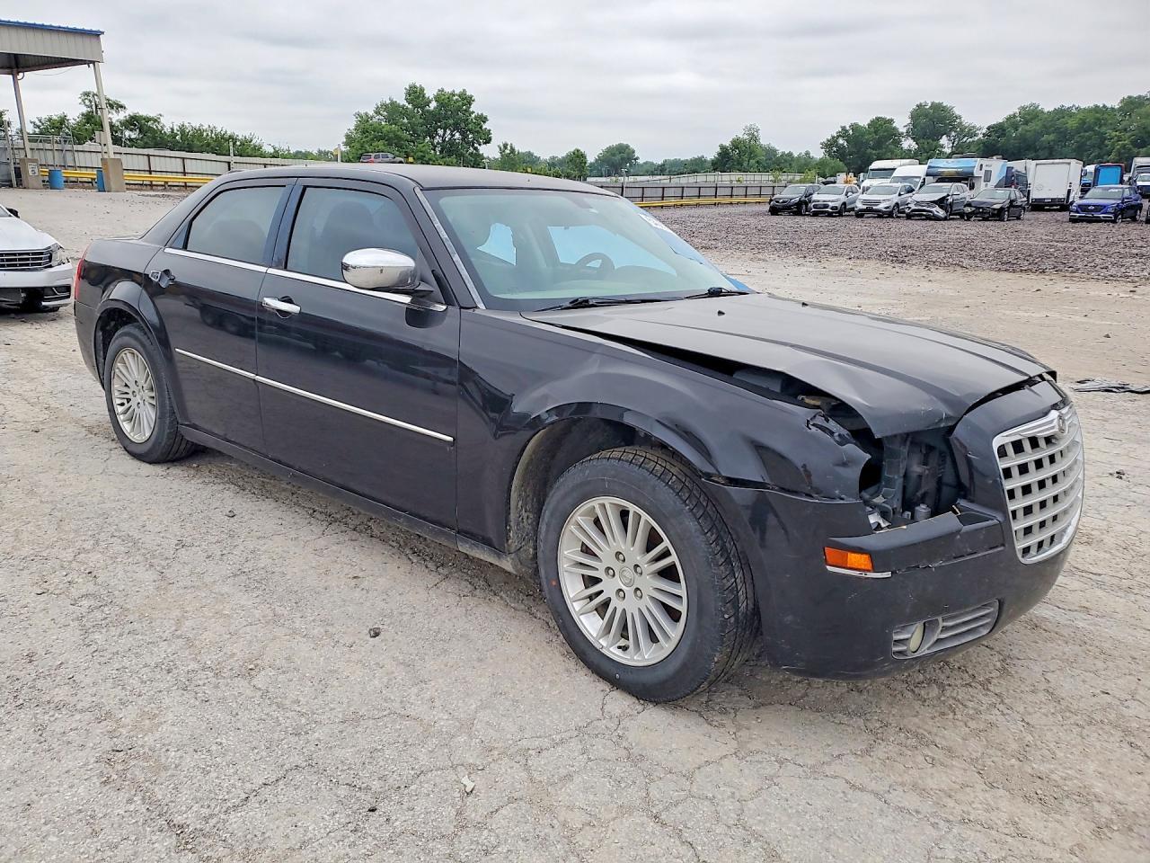 2010 Chrysler 300 Touring - Фото 4