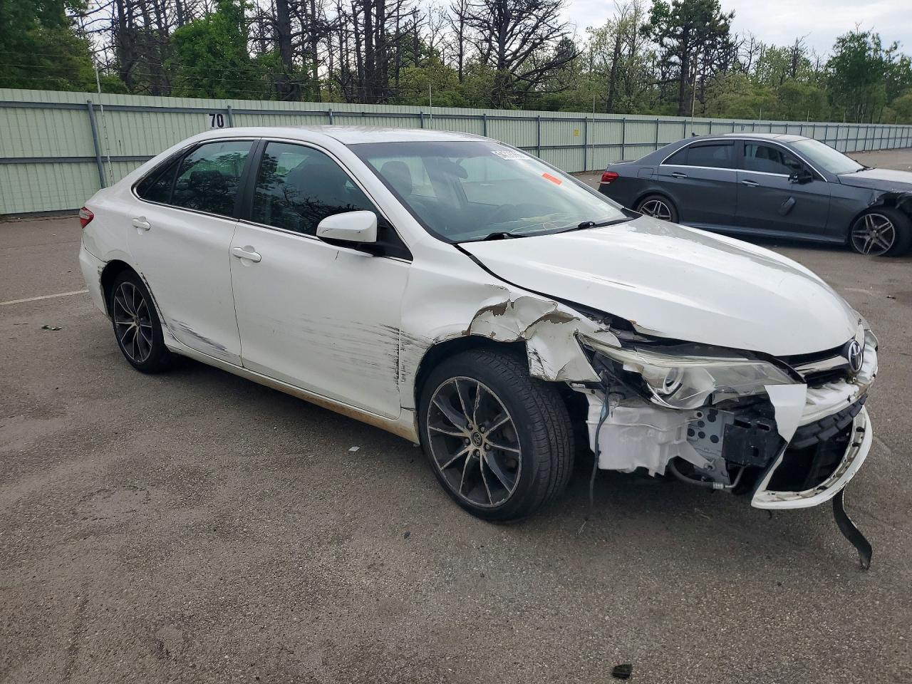 2015 Toyota Camry Xse - Image 4