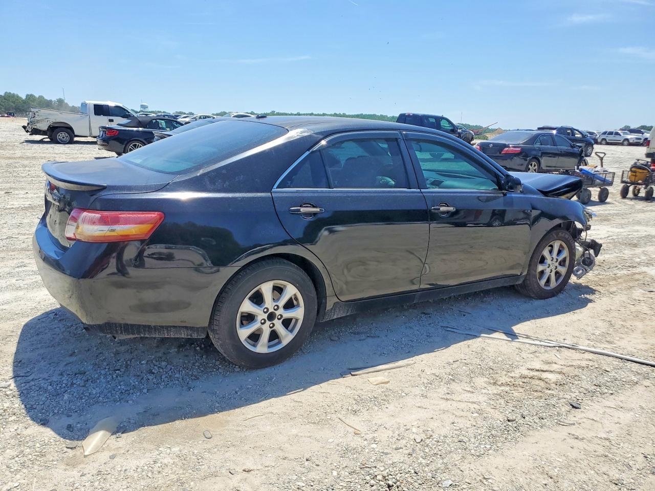 2011 Toyota Camry Le - Image 3