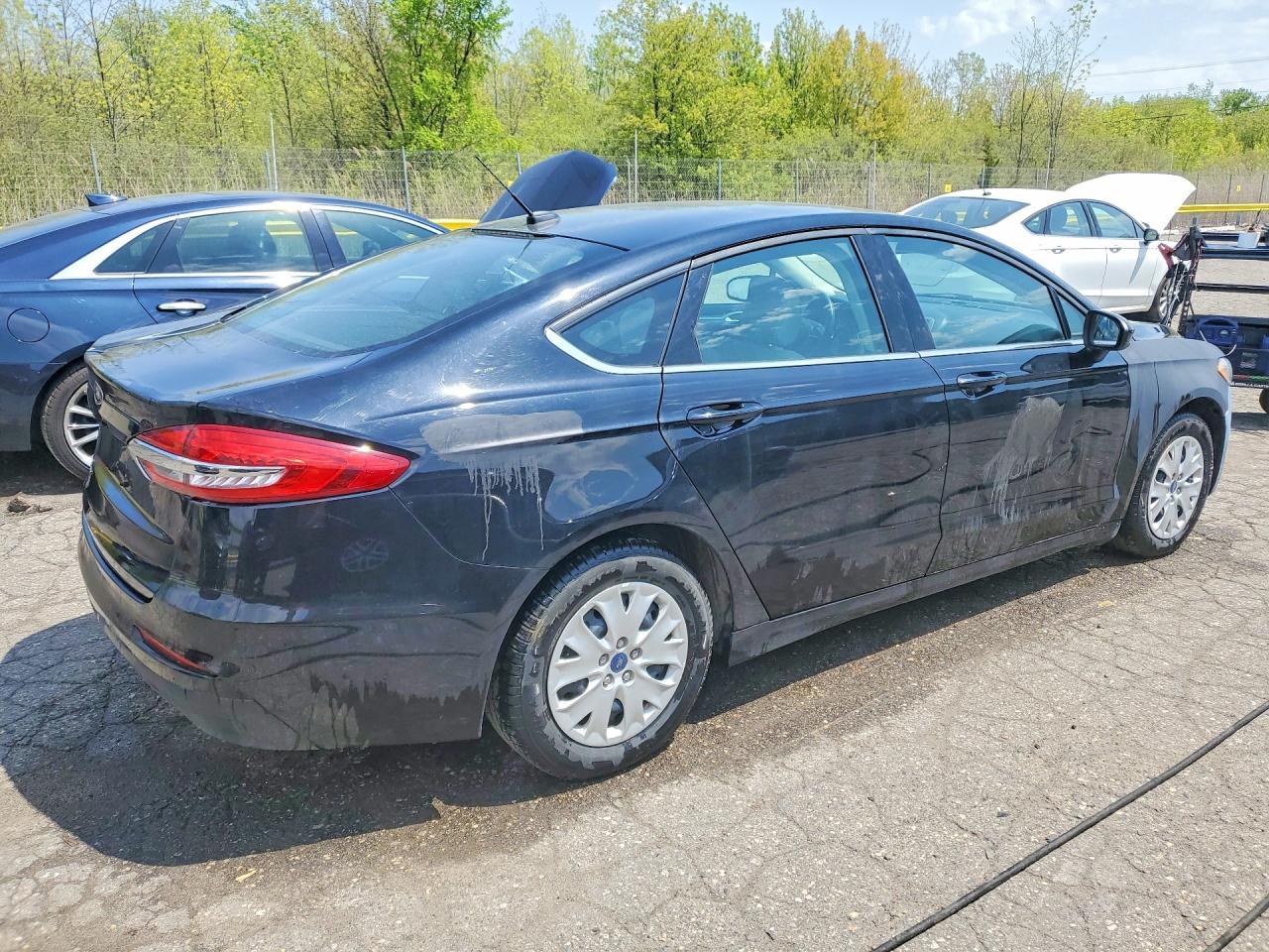 2019 Ford Fusion S - Image 3