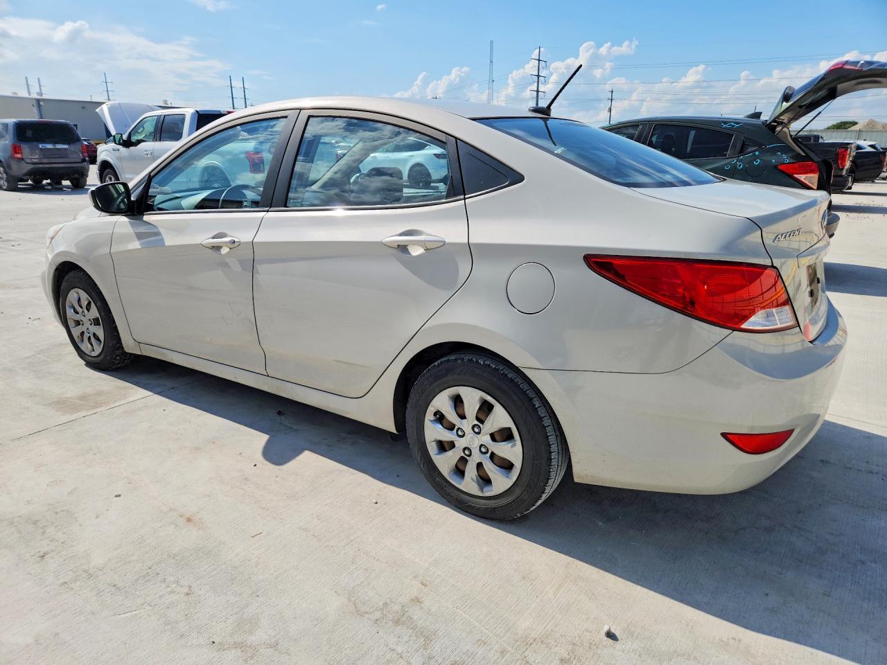 2016 Hyundai Accent Se - Image 2
