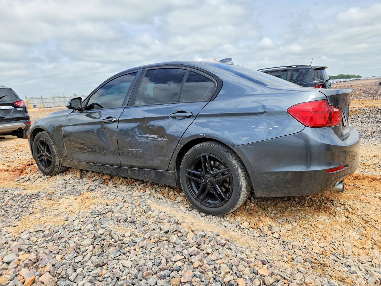 2015 BMW 320 I - Image 2