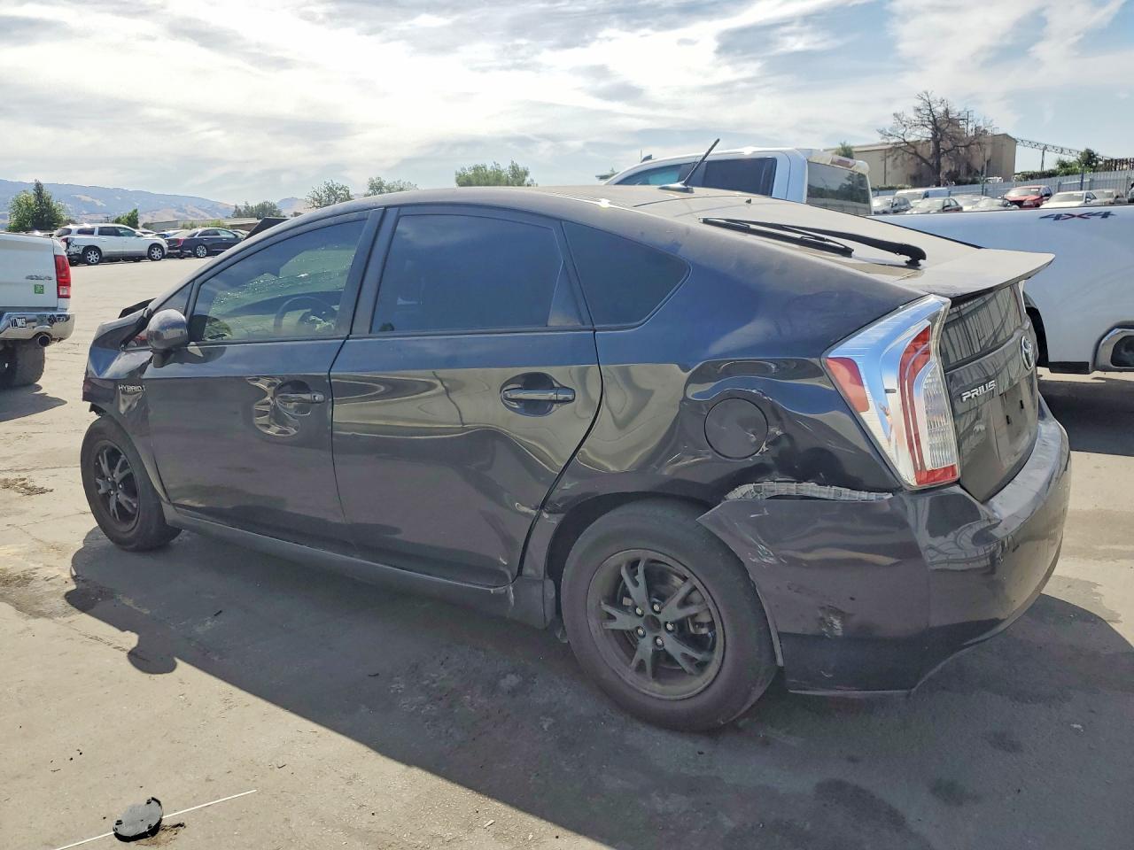 2015 Toyota Prius Three - Фото 2
