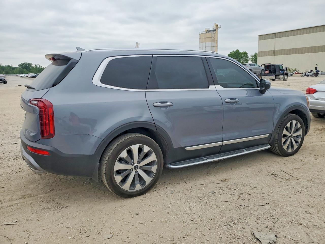 2022 Kia Telluride S - Фото 3