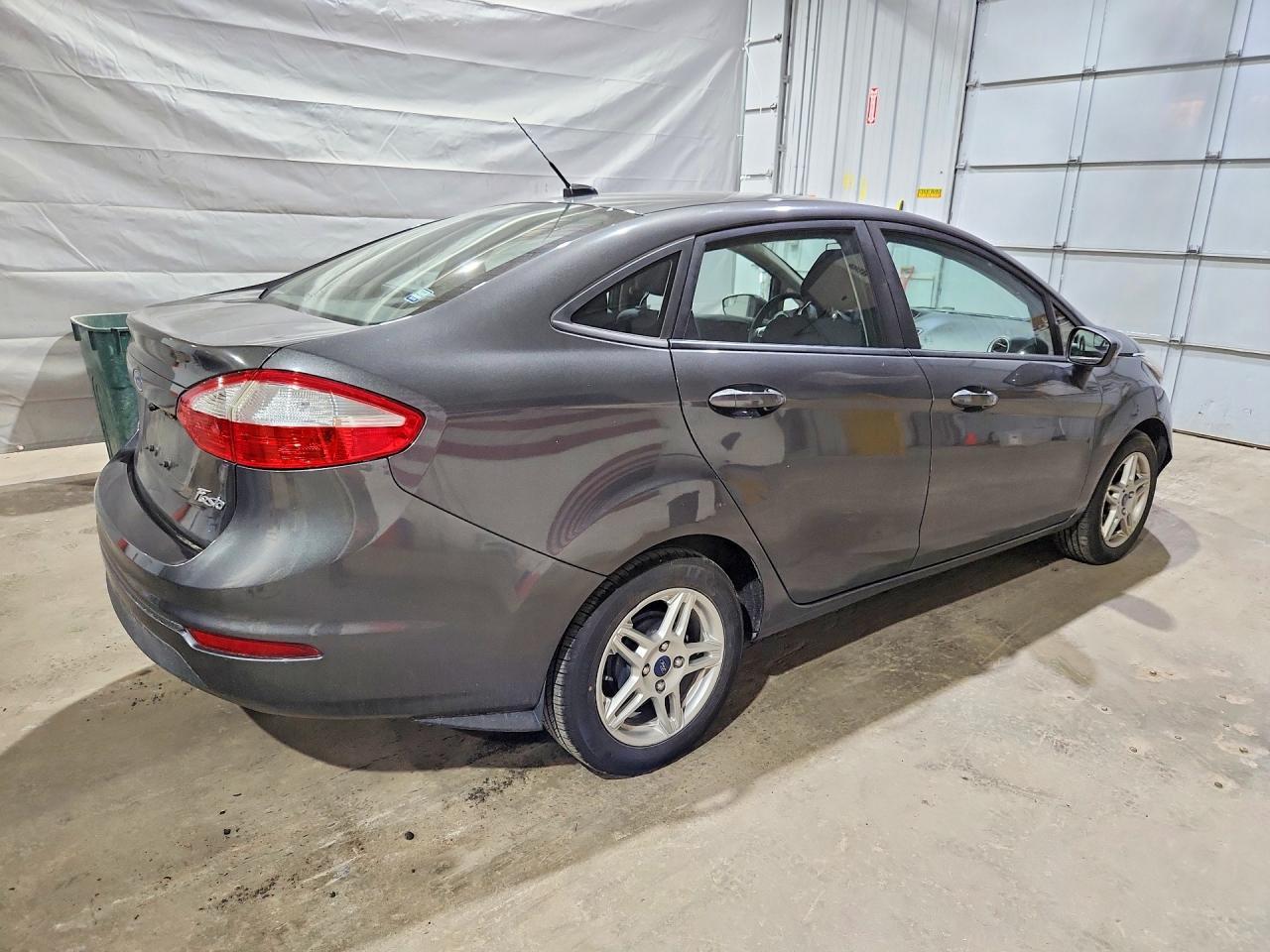 2017 Ford Fiesta Se - Фото 3