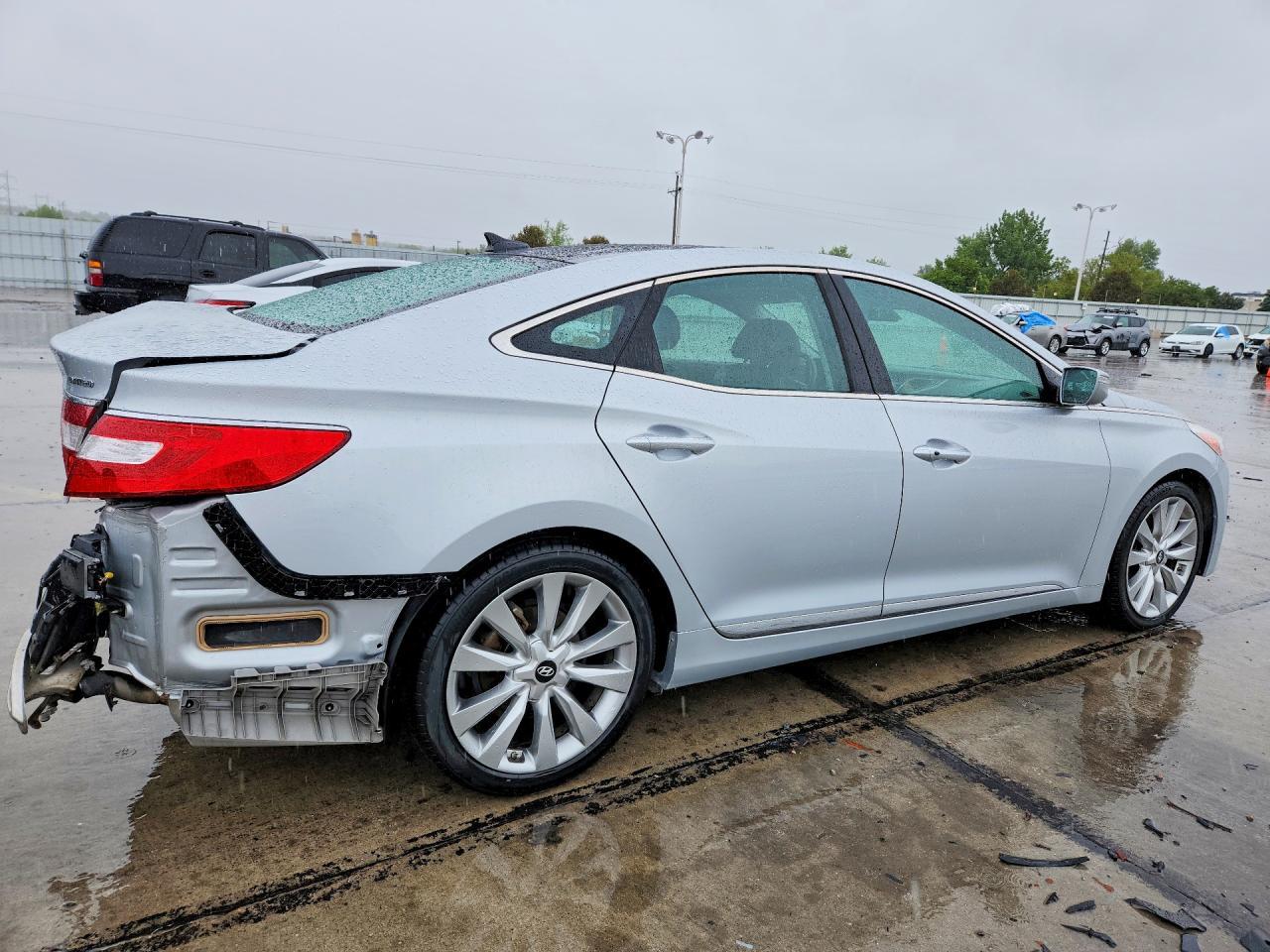 2017 Hyundai Azera Limited - Image 3