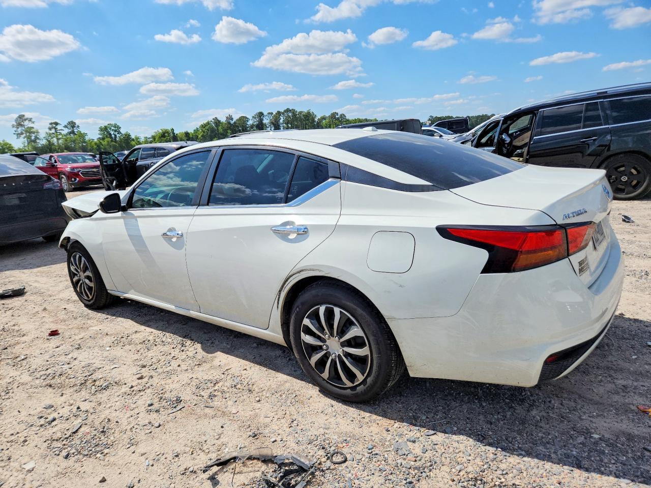 2019 Nissan Altima S - Image 2
