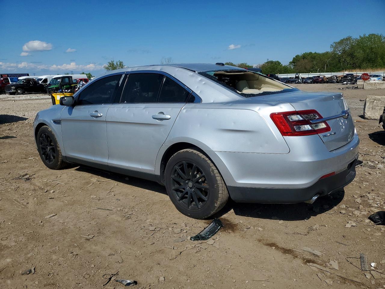 2018 Ford Taurus Se - Image 2
