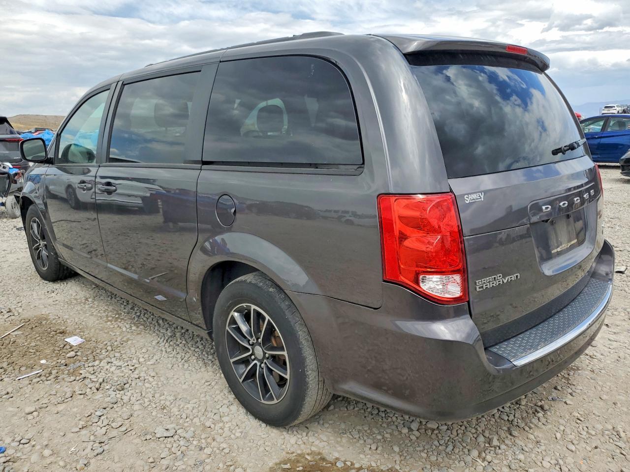 2018 Dodge Grand Caravan Gt - Image 2