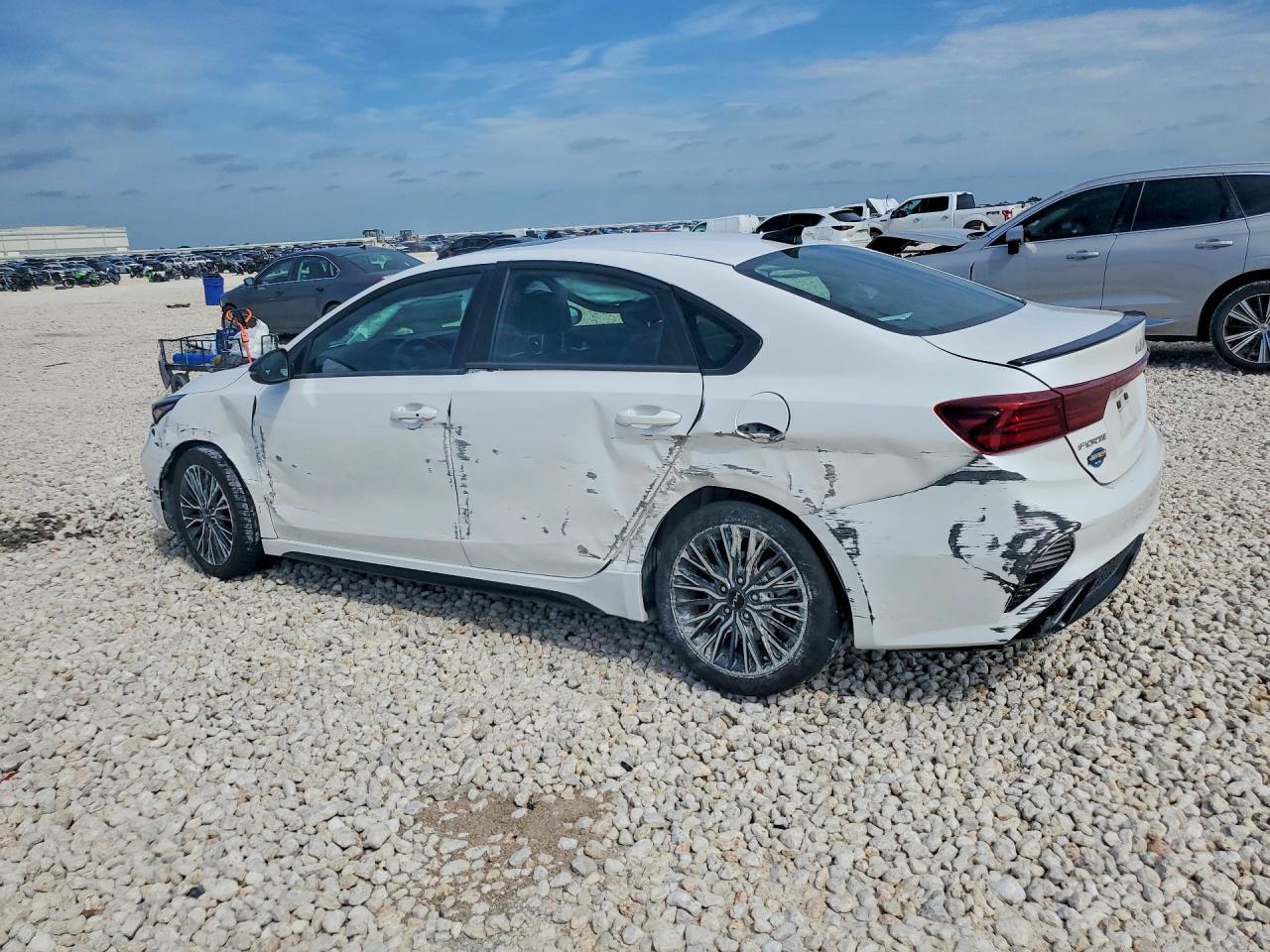2024 Kia Forte Gt Line - Фото 2