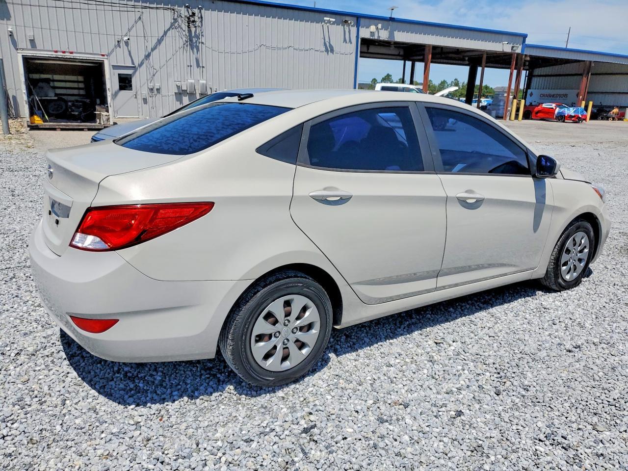 2017 Hyundai Accent Se - Фото 3