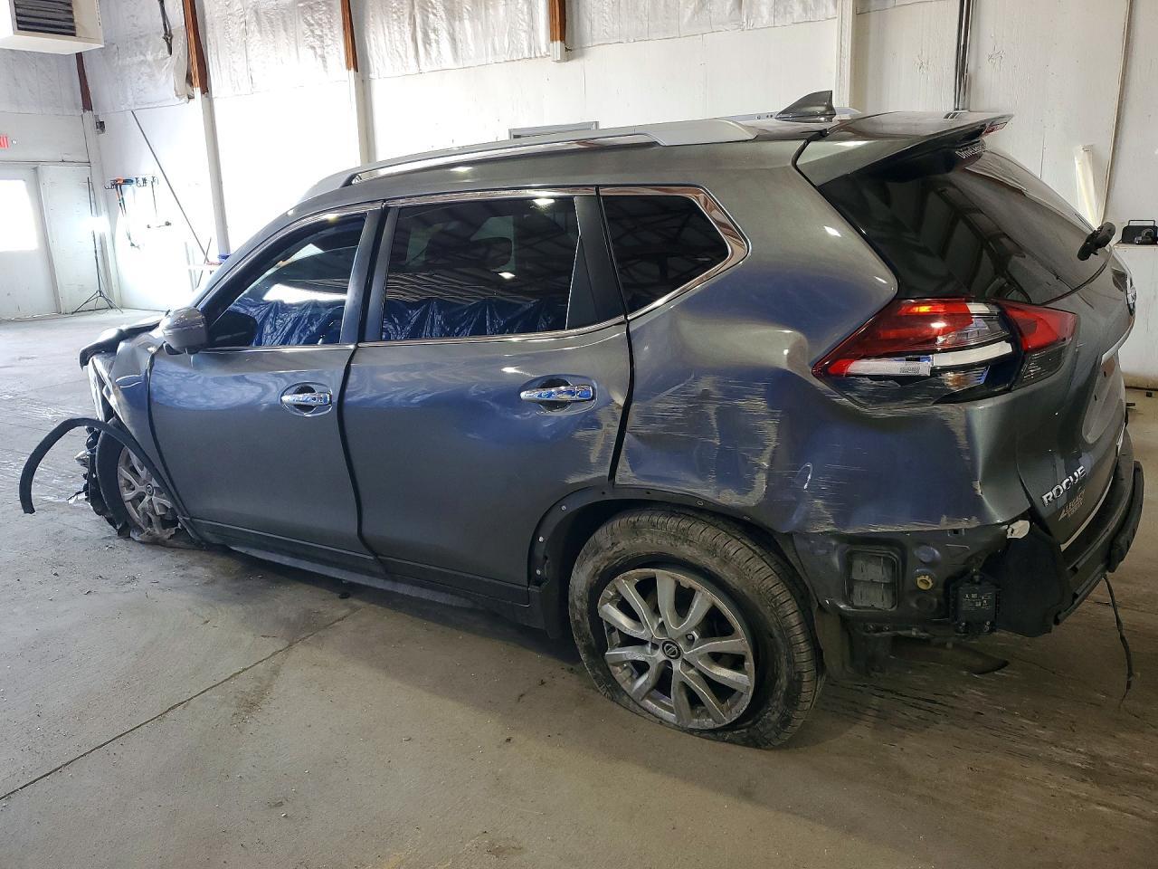 2017 Nissan Rogue Sv - Image 2