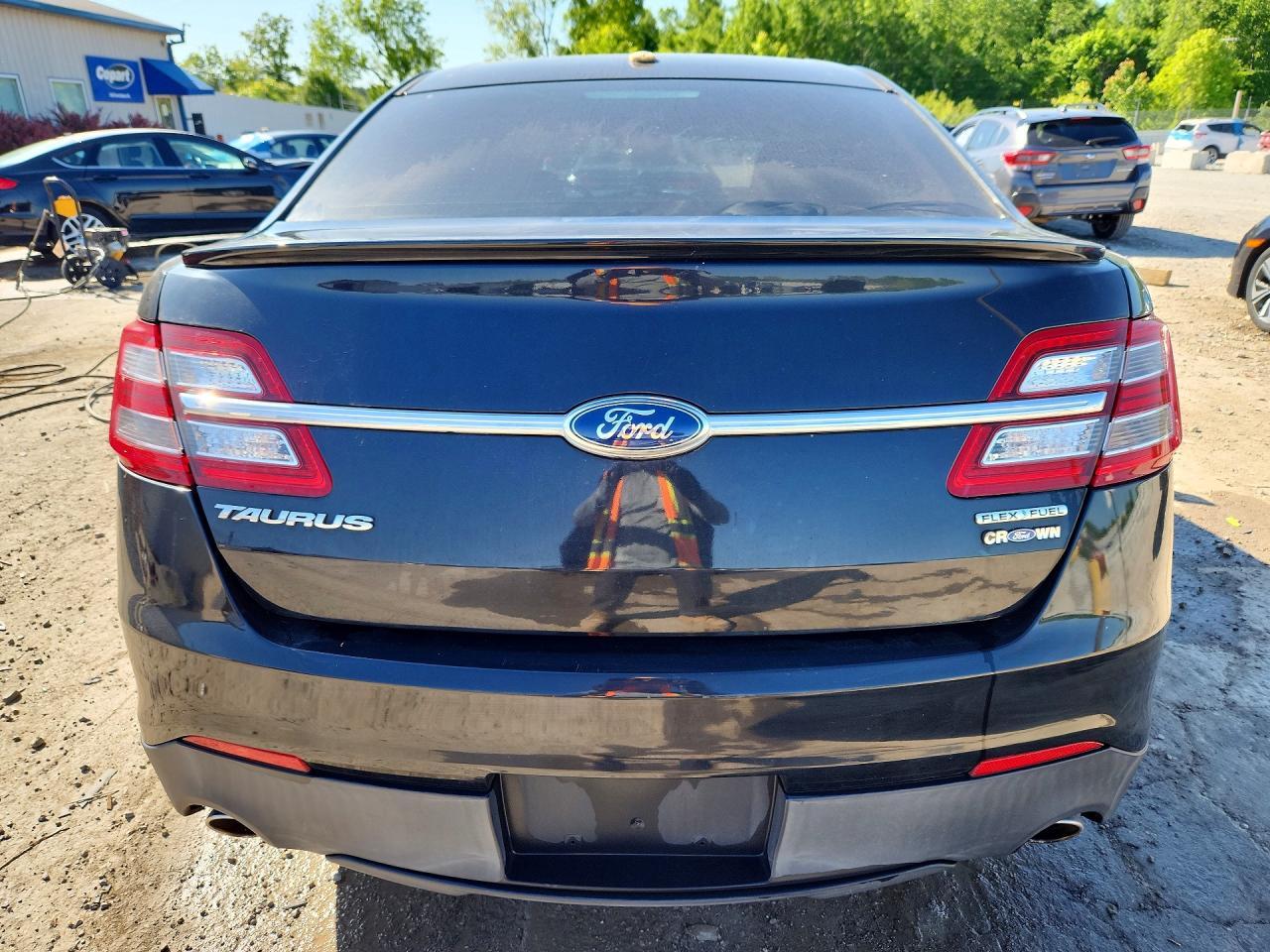 2014 Ford Taurus Se - Image 6