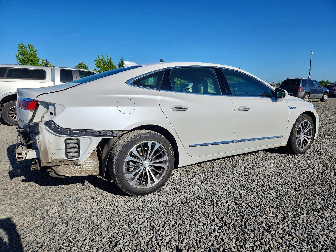 2017 Buick Lacrosse Essence - Image 3