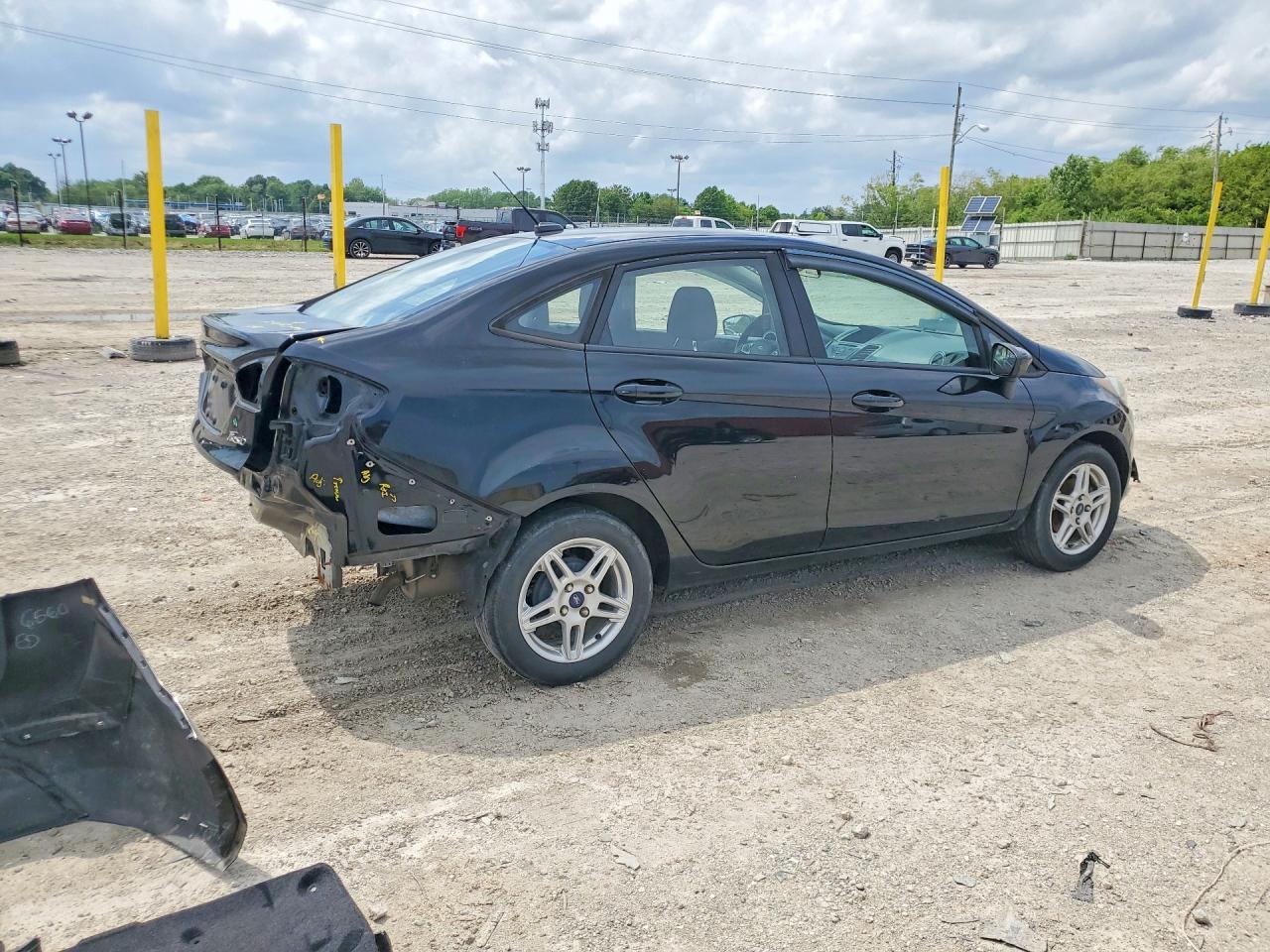 2018 Ford Fiesta Se - Image 3