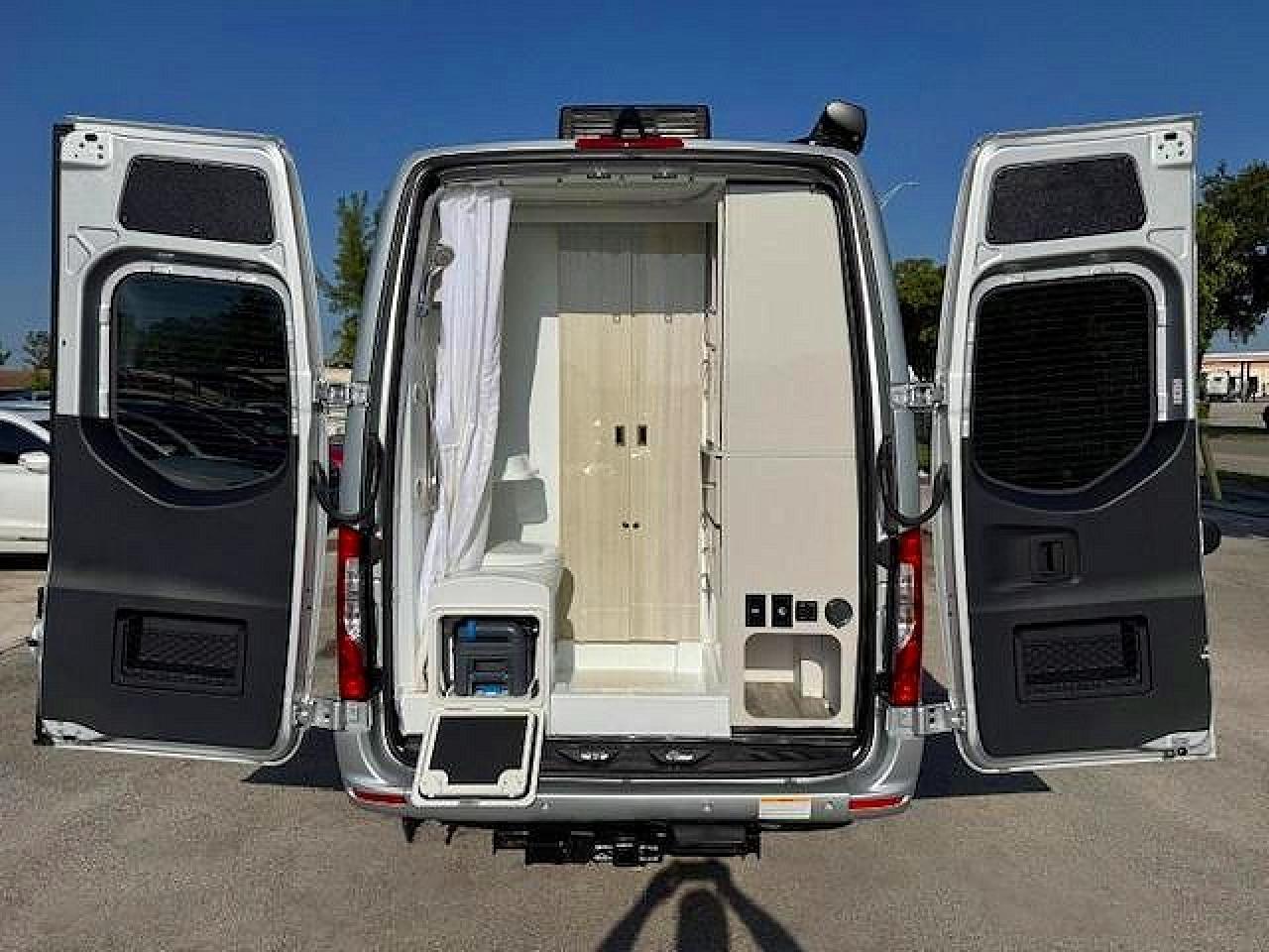 2022 Mercedes-Benz Sprinter 2500 - Фото 6