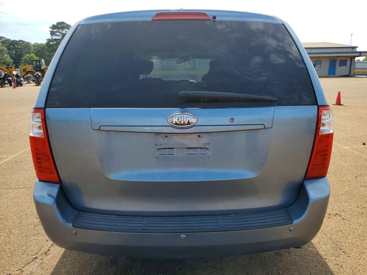 2010 Kia Sedona Lx - Image 6