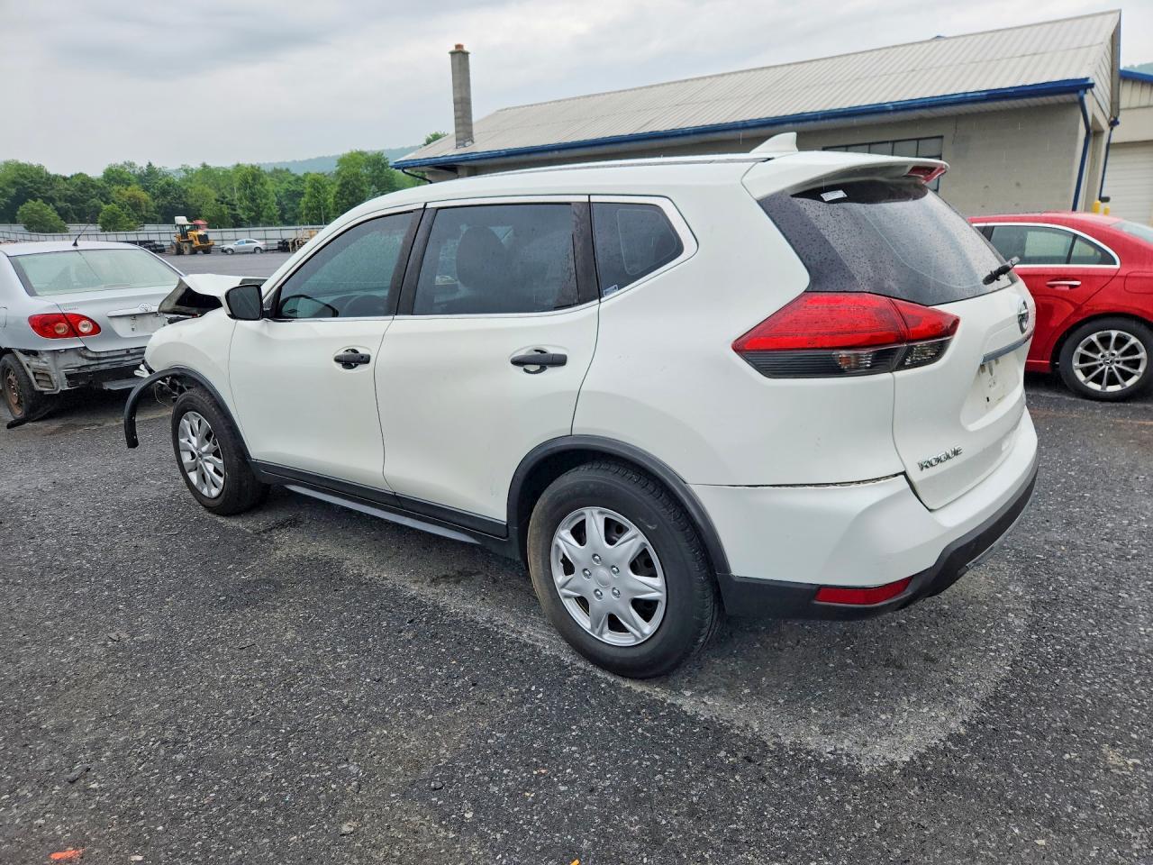 2017 Nissan Rogue S - Фото 2