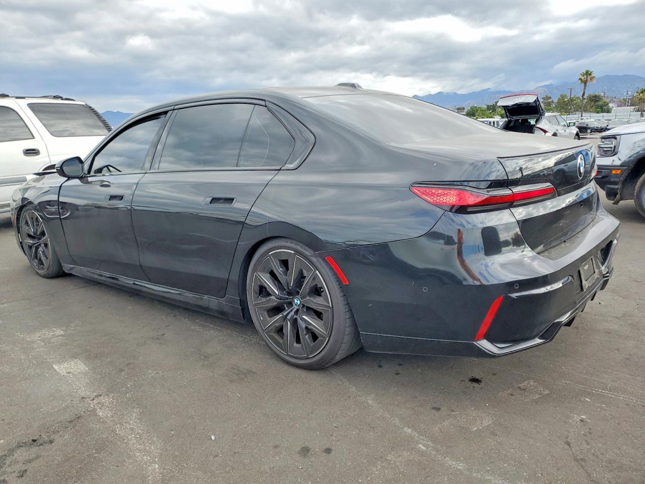 2023 BMW 740 I - Фото 2