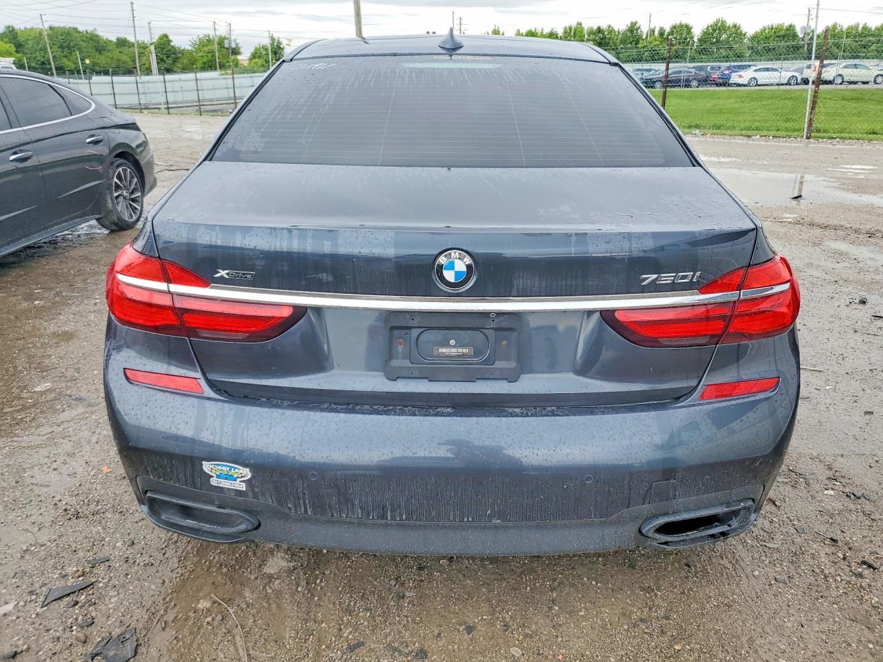 2017 BMW 750 Xi - Фото 6