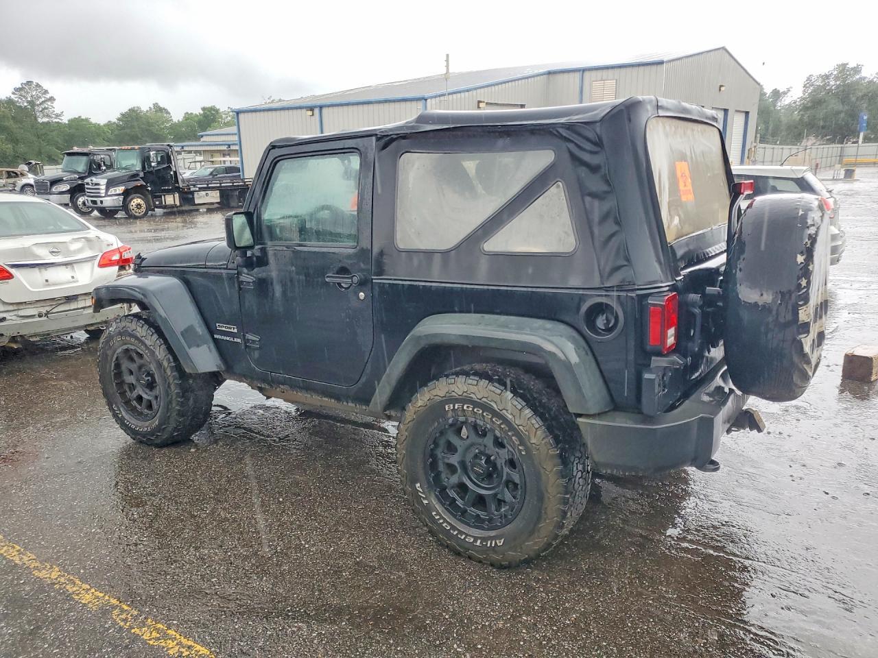 2015 Jeep Wrangler Sport - Фото 2